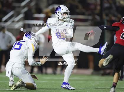 Thumbnail 1 in Palos Verdes vs Bakersfield Christian (CIF Division 2-A Regional Final) photogallery.