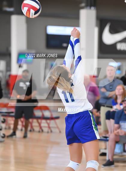 Thumbnail 3 in Xavier College Prep vs. Mater Dei (Nike TOC Southwest) photogallery.