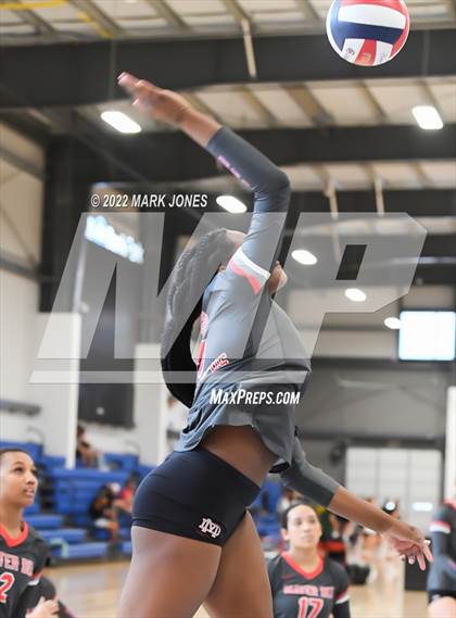 Thumbnail 3 in Xavier College Prep vs. Mater Dei (Nike TOC Southwest) photogallery.
