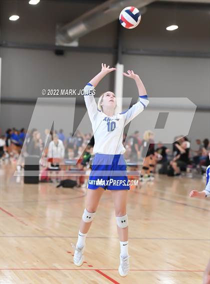 Thumbnail 2 in Xavier College Prep vs. Mater Dei (Nike TOC Southwest) photogallery.