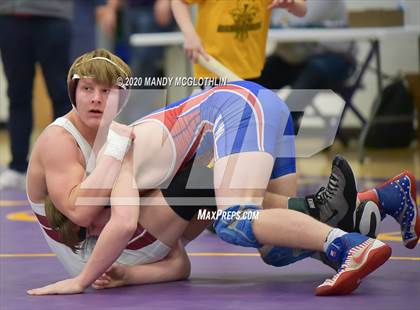 Thumbnail 1 in IHSA 1A Regional Meet photogallery.