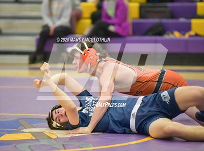 Thumbnail 1 in IHSA 1A Regional Meet photogallery.