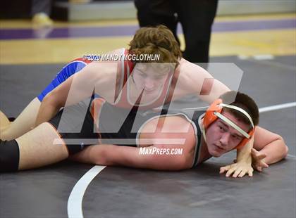 Thumbnail 1 in IHSA 1A Regional Meet photogallery.