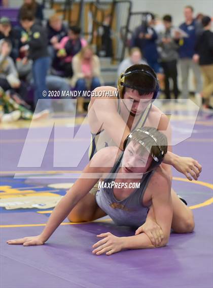 Thumbnail 1 in IHSA 1A Regional Meet photogallery.