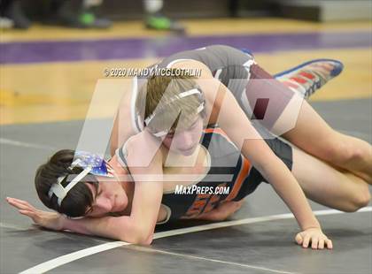 Thumbnail 1 in IHSA 1A Regional Meet photogallery.