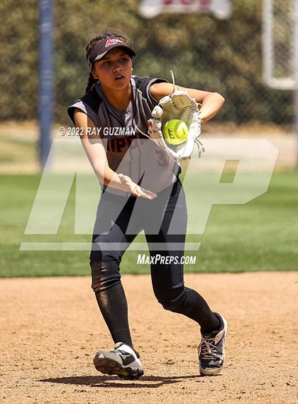 Thumbnail 2 in Arvin vs. Nipomo (CIF CS Division 6 Championship) photogallery.