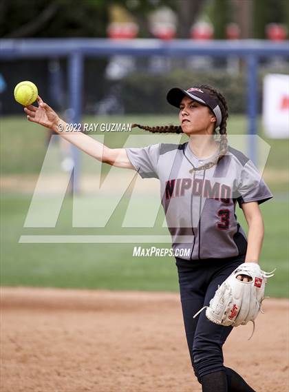 Thumbnail 2 in Arvin vs. Nipomo (CIF CS Division 6 Championship) photogallery.
