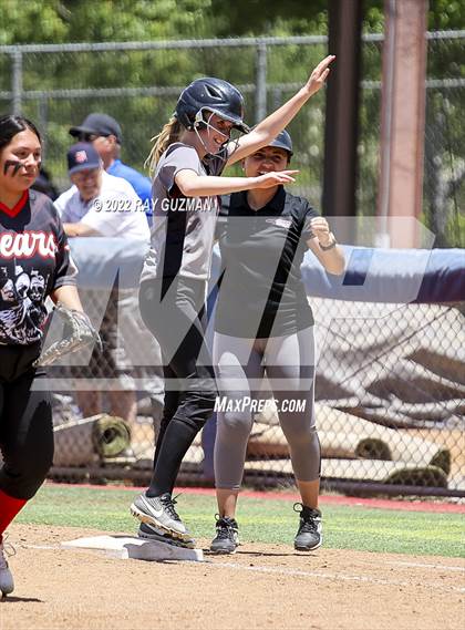 Thumbnail 2 in Arvin vs. Nipomo (CIF CS Division 6 Championship) photogallery.