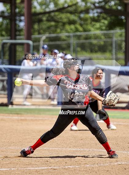 Thumbnail 1 in Arvin vs. Nipomo (CIF CS Division 6 Championship) photogallery.