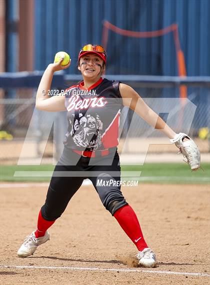 Thumbnail 1 in Arvin vs. Nipomo (CIF CS Division 6 Championship) photogallery.