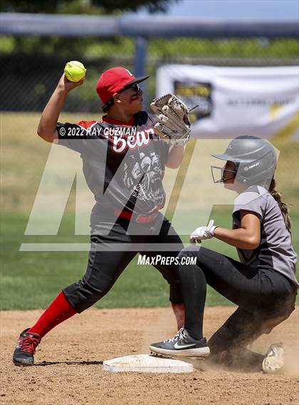 Thumbnail 3 in Arvin vs. Nipomo (CIF CS Division 6 Championship) photogallery.