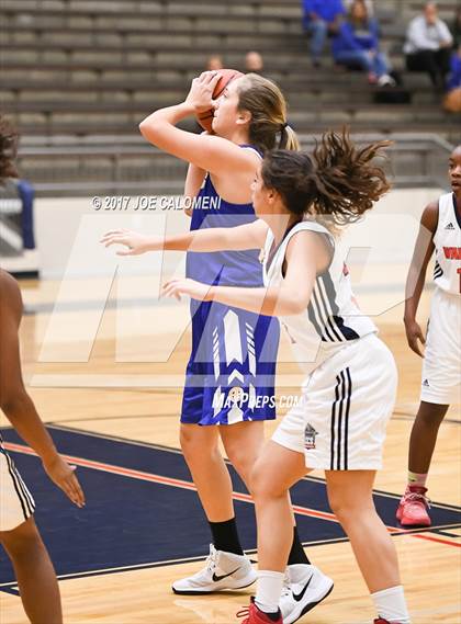 Thumbnail 2 in Cornerstone Christian vs Alamo Heights (SAISD Invitational) photogallery.