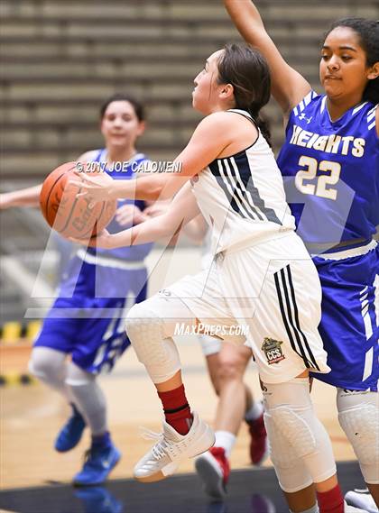 Thumbnail 2 in Cornerstone Christian vs Alamo Heights (SAISD Invitational) photogallery.
