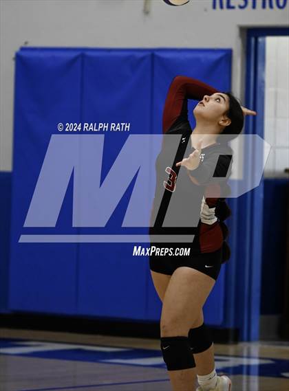 Thumbnail 3 in Orland vs West Valley (Eileen Mason Invitational) photogallery.