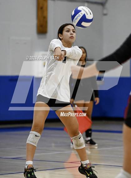 Thumbnail 2 in Orland vs West Valley (Eileen Mason Invitational) photogallery.