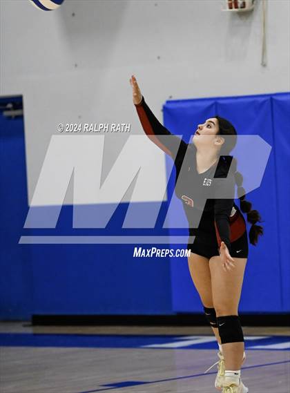 Thumbnail 3 in Orland vs West Valley (Eileen Mason Invitational) photogallery.