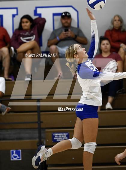 Thumbnail 1 in Orland vs West Valley (Eileen Mason Invitational) photogallery.
