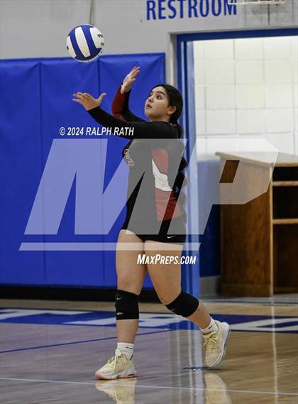 Thumbnail 3 in Orland vs West Valley (Eileen Mason Invitational) photogallery.