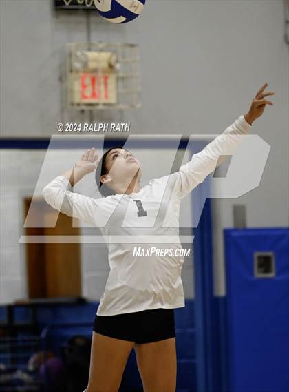 Thumbnail 1 in Orland vs West Valley (Eileen Mason Invitational) photogallery.