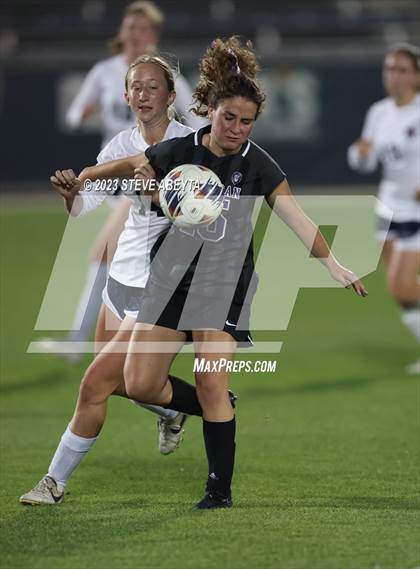 Thumbnail 3 in Dakota Ridge vs. Lutheran (CHSAA 4A State Final) photogallery.