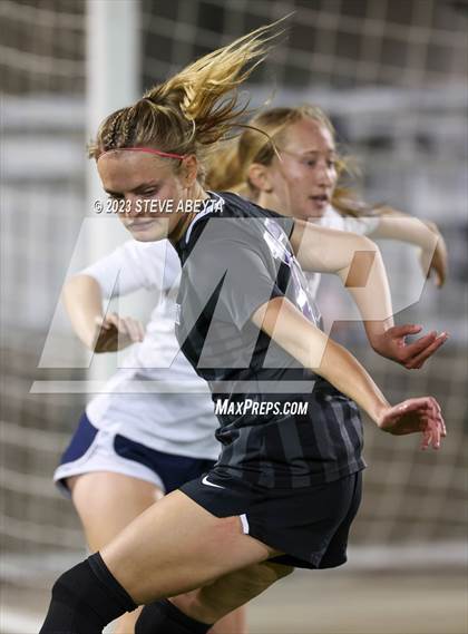 Thumbnail 3 in Dakota Ridge vs. Lutheran (CHSAA 4A State Final) photogallery.