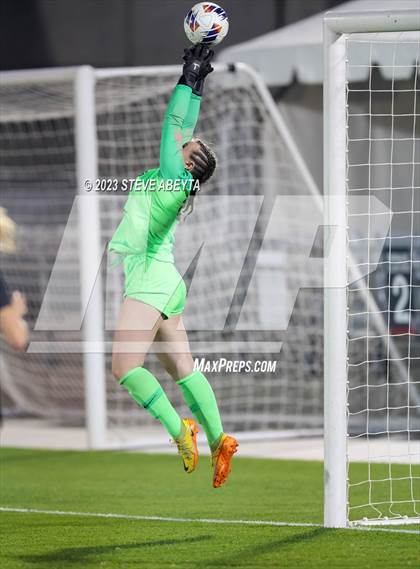 Thumbnail 3 in Dakota Ridge vs. Lutheran (CHSAA 4A State Final) photogallery.
