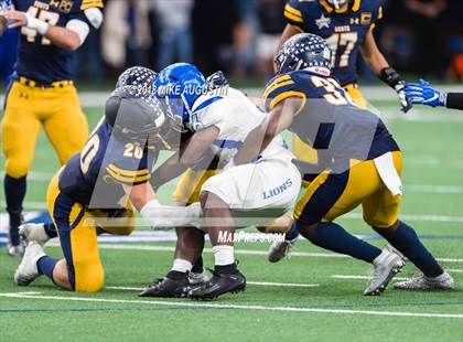 Thumbnail 3 in John Tyler vs. Highland Park(UIL 5A DI Reg II Quarterfinal) photogallery.