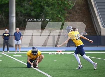 Thumbnail 2 in JV: Marist vs Blessed Trinity photogallery.