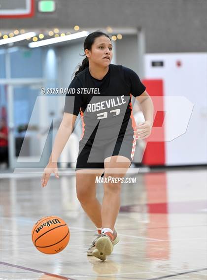 Thumbnail 3 in Roseville vs. Winters (Cardinal Classic) photogallery.