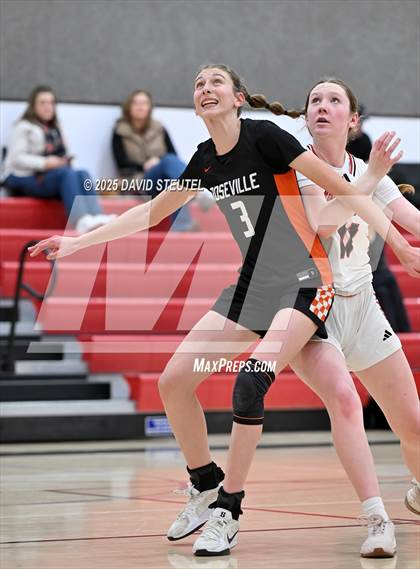 Thumbnail 1 in Roseville vs. Winters (Cardinal Classic) photogallery.