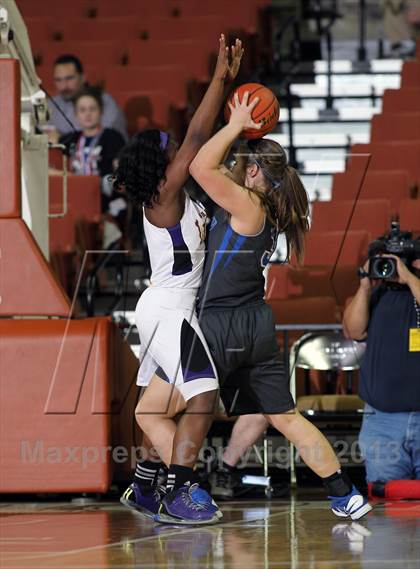 Thumbnail 3 in Lincoln vs. Georgetown (UIL 4A Final) photogallery.