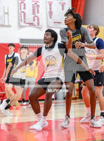 Thumbnail 3 in McQuaid Jesuit vs Marcus Whitman (Preseason) photogallery.