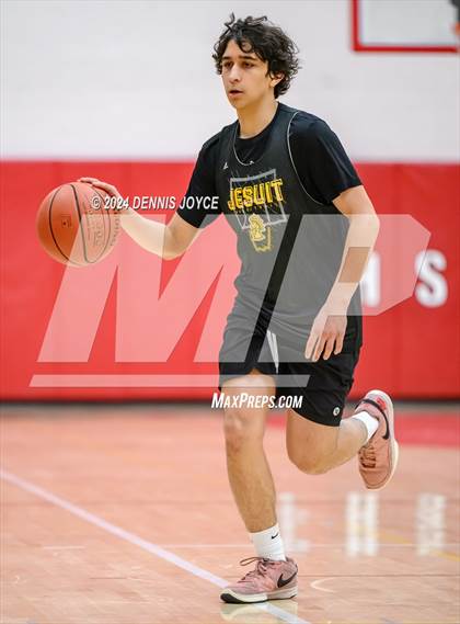 Thumbnail 1 in McQuaid Jesuit vs Marcus Whitman (Preseason) photogallery.