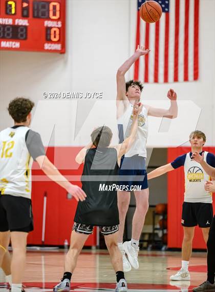 Thumbnail 3 in McQuaid Jesuit vs Marcus Whitman (Preseason) photogallery.
