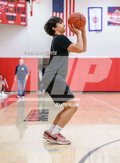 Thumbnail 3 in McQuaid Jesuit vs Marcus Whitman (Preseason) photogallery.