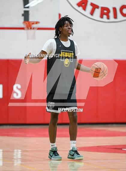 Thumbnail 2 in McQuaid Jesuit vs Marcus Whitman (Preseason) photogallery.