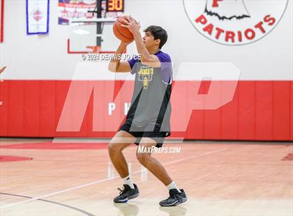 Thumbnail 2 in McQuaid Jesuit vs Marcus Whitman (Preseason) photogallery.