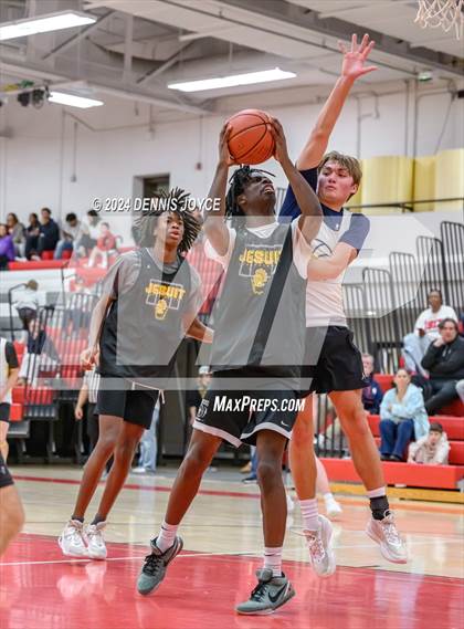 Thumbnail 3 in McQuaid Jesuit vs Marcus Whitman (Preseason) photogallery.