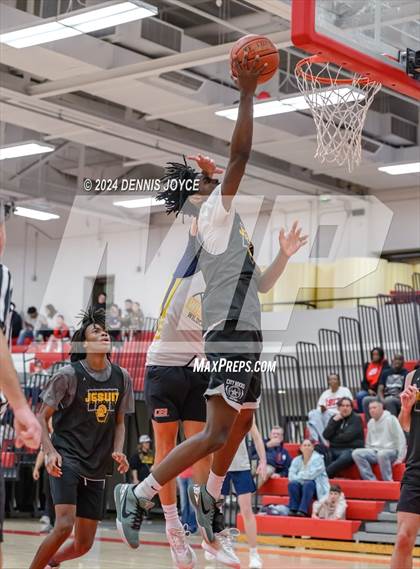 Thumbnail 2 in McQuaid Jesuit vs Marcus Whitman (Preseason) photogallery.