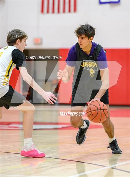 Thumbnail 3 in McQuaid Jesuit vs Marcus Whitman (Preseason) photogallery.
