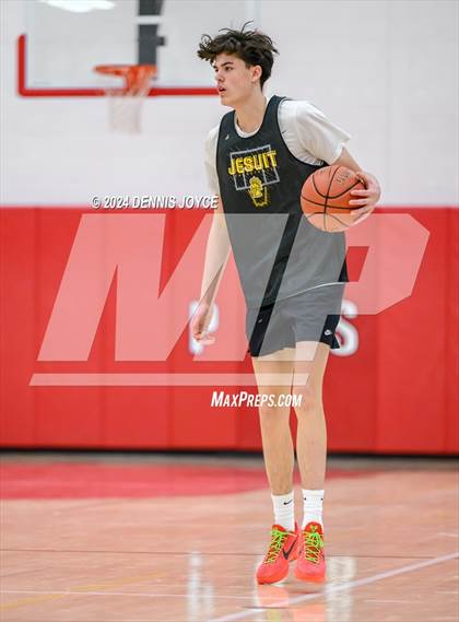 Thumbnail 2 in McQuaid Jesuit vs Marcus Whitman (Preseason) photogallery.