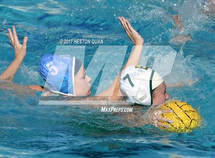 Thumbnail 2 in Edison vs Corona Del Mar (Holiday Cup) photogallery.