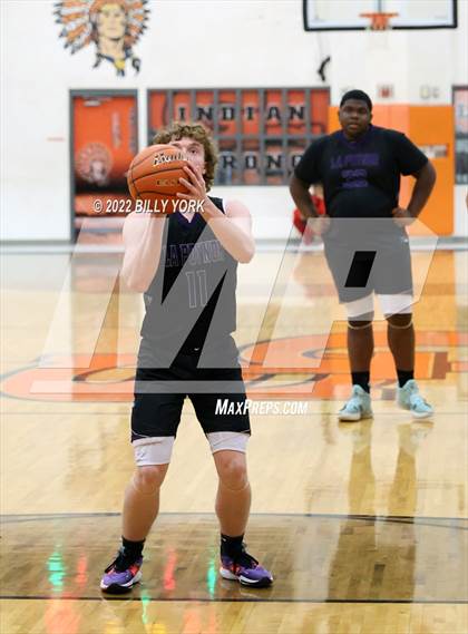 Thumbnail 3 in Grand Saline vs LaPoynor photogallery.