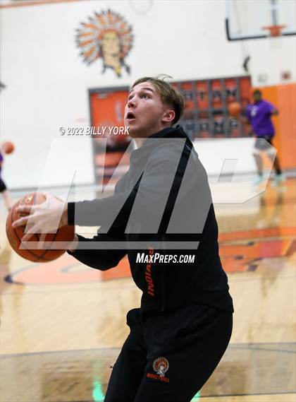 Thumbnail 1 in Grand Saline vs LaPoynor photogallery.