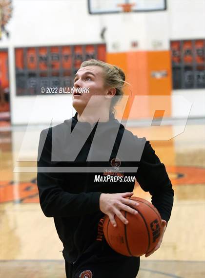 Thumbnail 3 in Grand Saline vs LaPoynor photogallery.