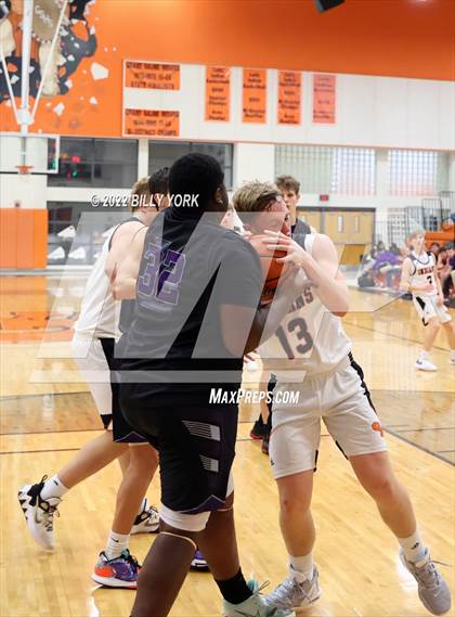 Thumbnail 1 in Grand Saline vs LaPoynor photogallery.