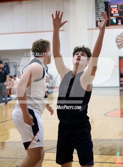 Thumbnail 3 in Grand Saline vs LaPoynor photogallery.