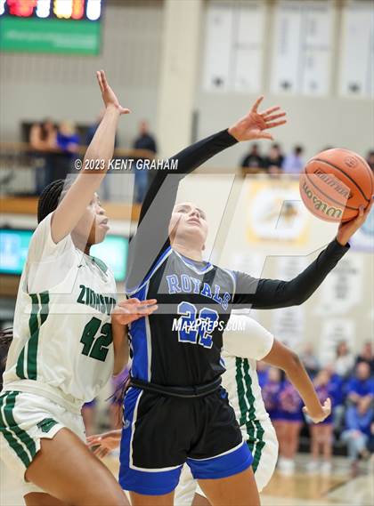 Thumbnail 2 in Hamilton Southeastern vs Zionsville (IHSAA 4A Sectional Semi Final) photogallery.