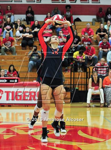 Thumbnail 1 in Seven Lakes @ Katy photogallery.