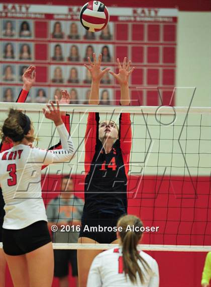 Thumbnail 3 in Seven Lakes @ Katy photogallery.